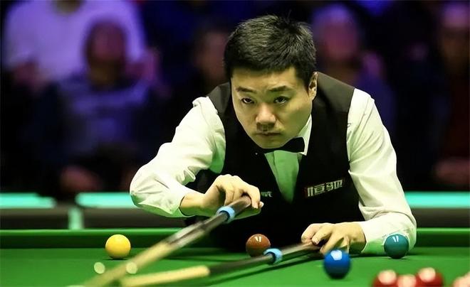 边后卫内收 边后卫内收